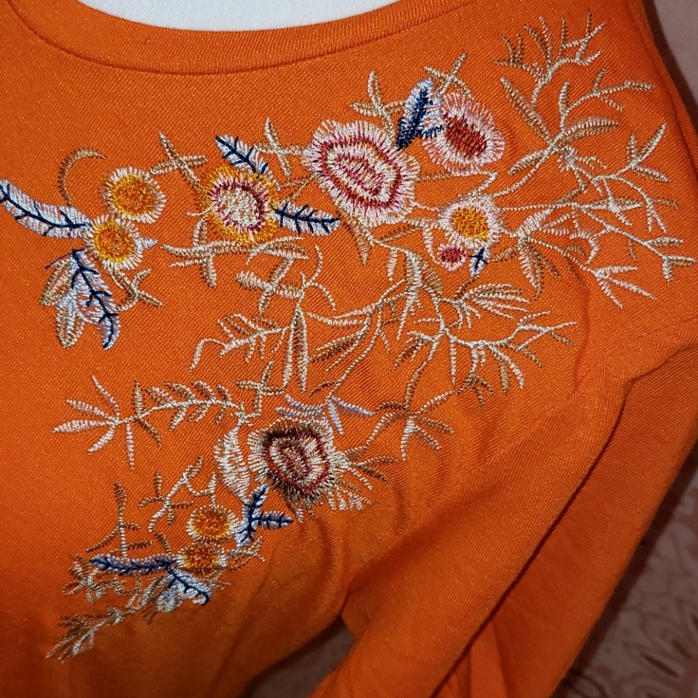 Floral Embroidery High Low Embroidered Flower - Picture 3 of 9